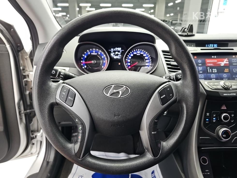 Hyundai Avante — miniaturë 9