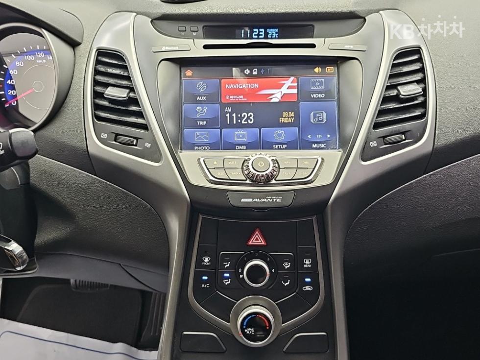 Hyundai Avante — miniaturë 10