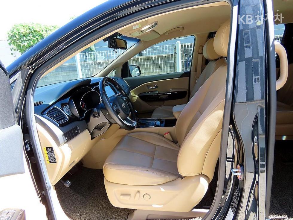 Kia Carnival — miniaturë 5