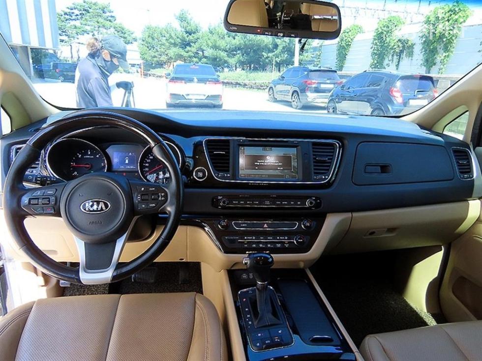 Kia Carnival — miniaturë 7