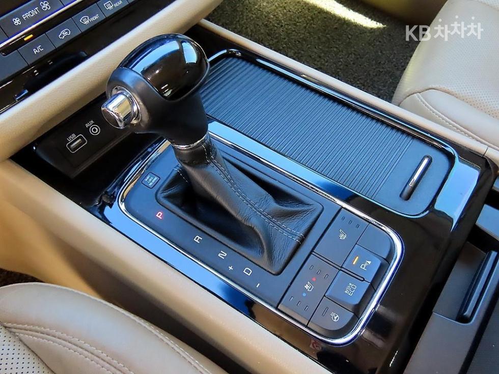 Kia Carnival — miniaturë 10