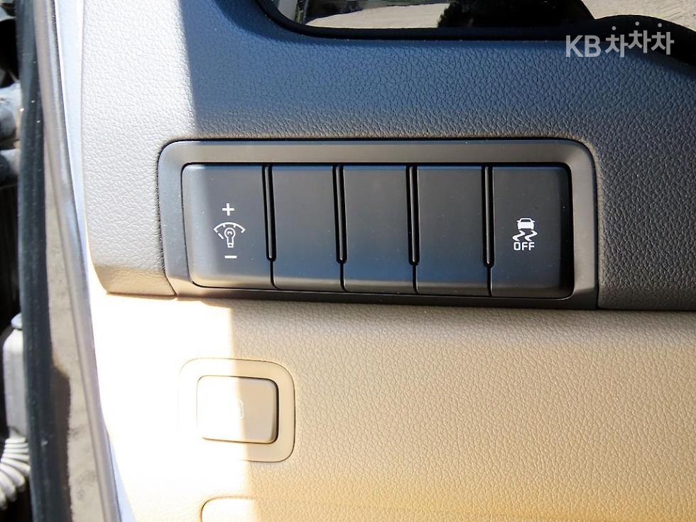 Kia Carnival — miniaturë 12