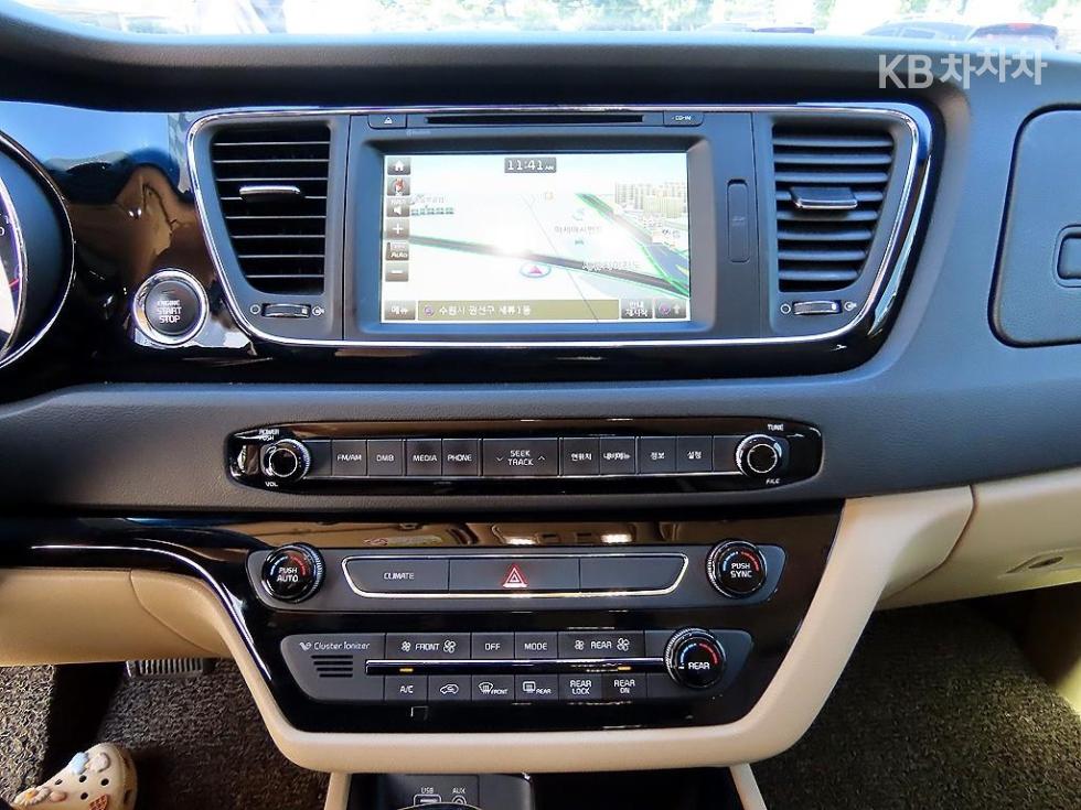 Kia Carnival — miniaturë 13
