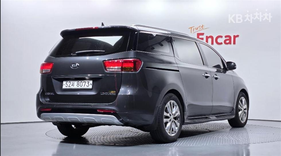 Kia Carnival — miniaturë 2