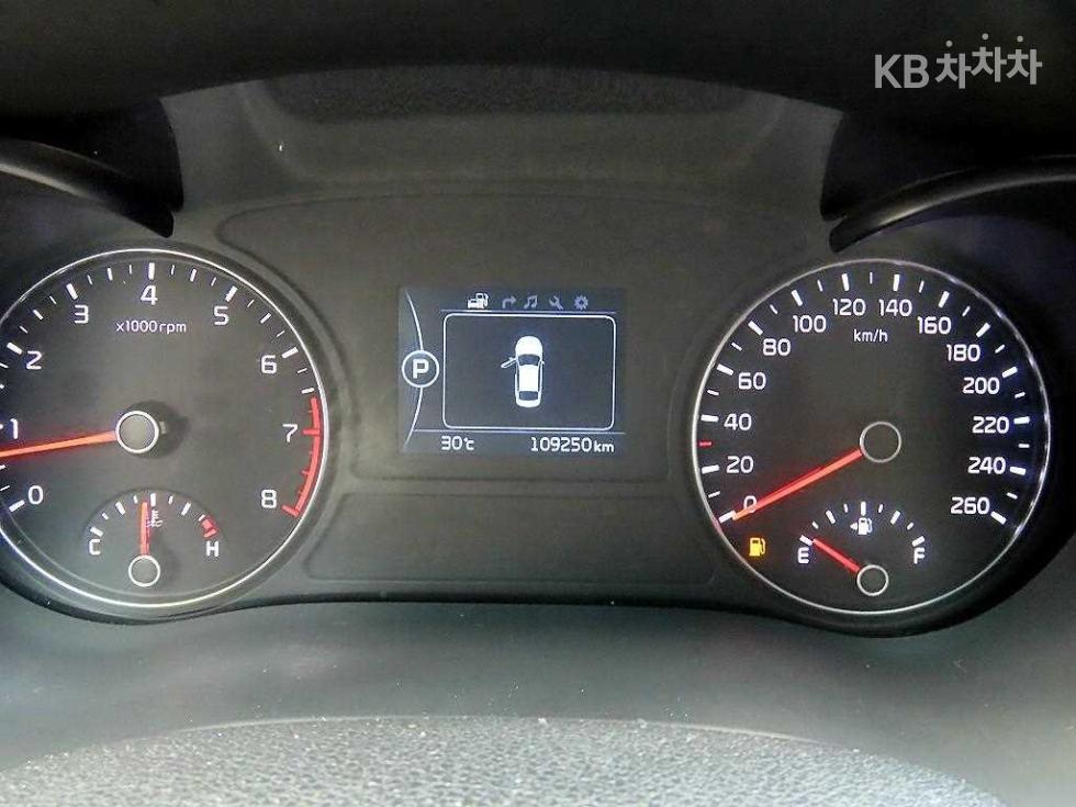 Kia K5 — miniaturë 9
