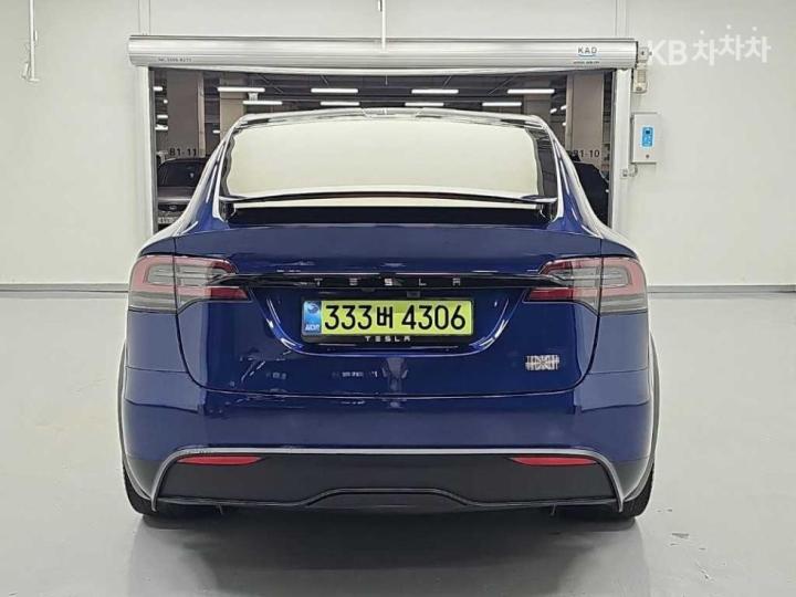 Tesla Model X — miniaturë 3