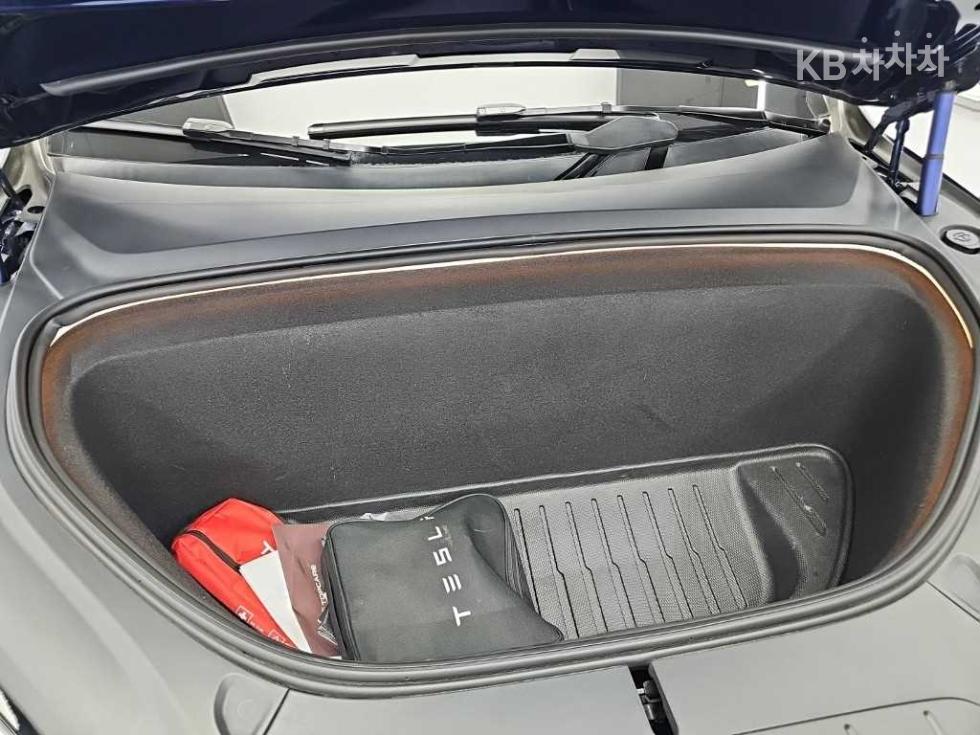 Tesla Model X — miniaturë 5