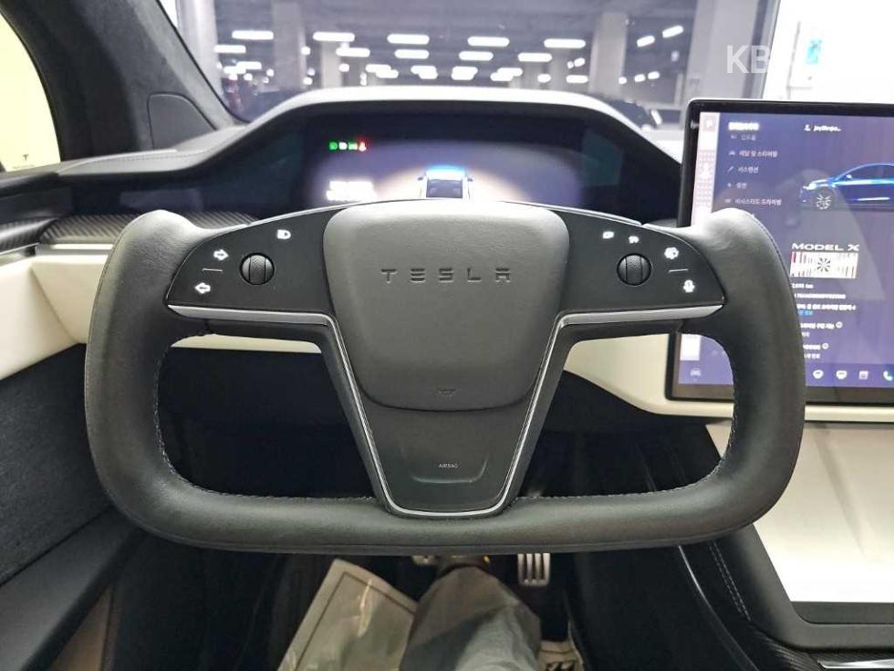 Tesla Model X — miniaturë 9