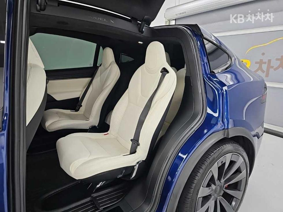 Tesla Model X — miniaturë 12