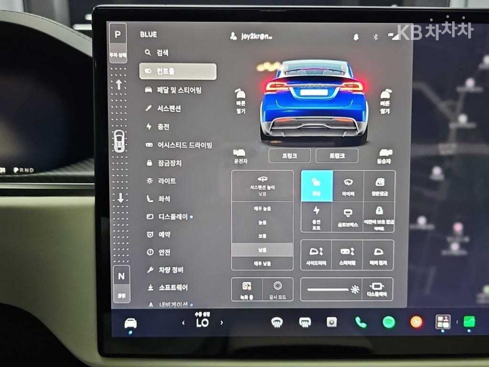 Tesla Model X — miniaturë 17