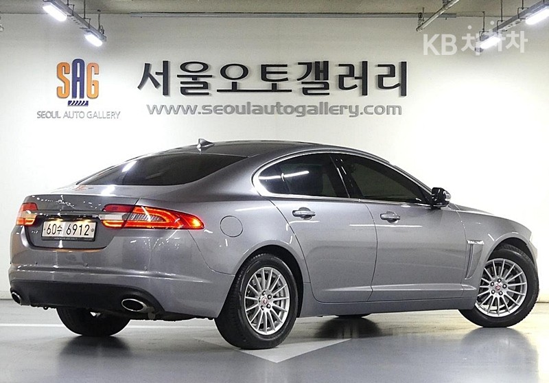 Jaguar XF — miniaturë 3