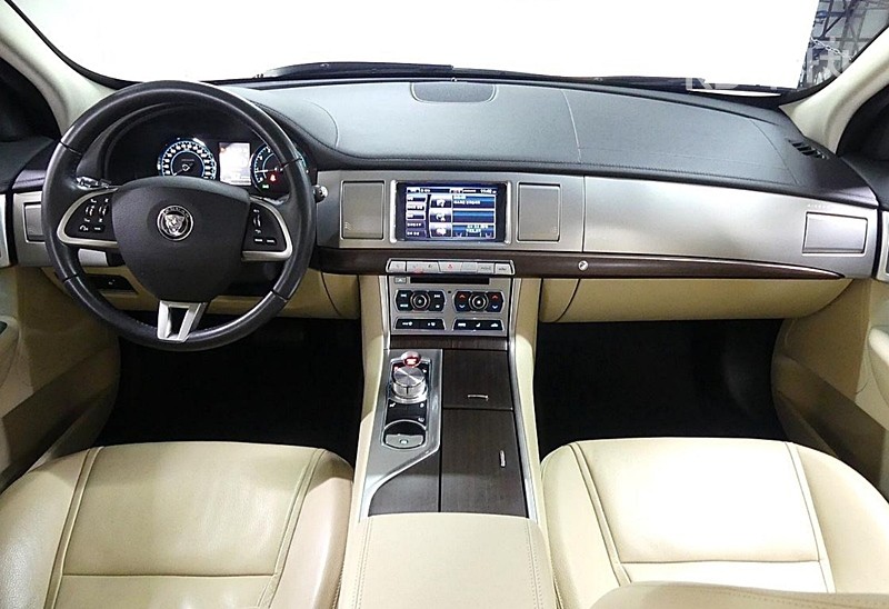 Jaguar XF — miniaturë 4
