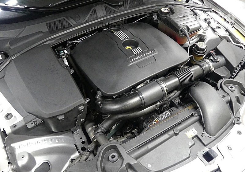 Jaguar XF — miniaturë 5