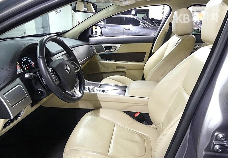Jaguar XF — miniaturë 7
