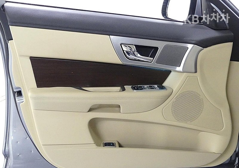 Jaguar XF — miniaturë 9