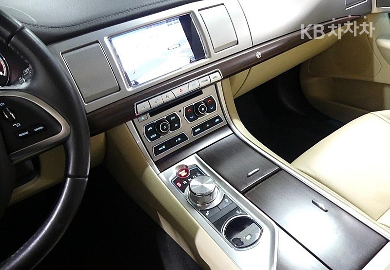 Jaguar XF — miniaturë 11