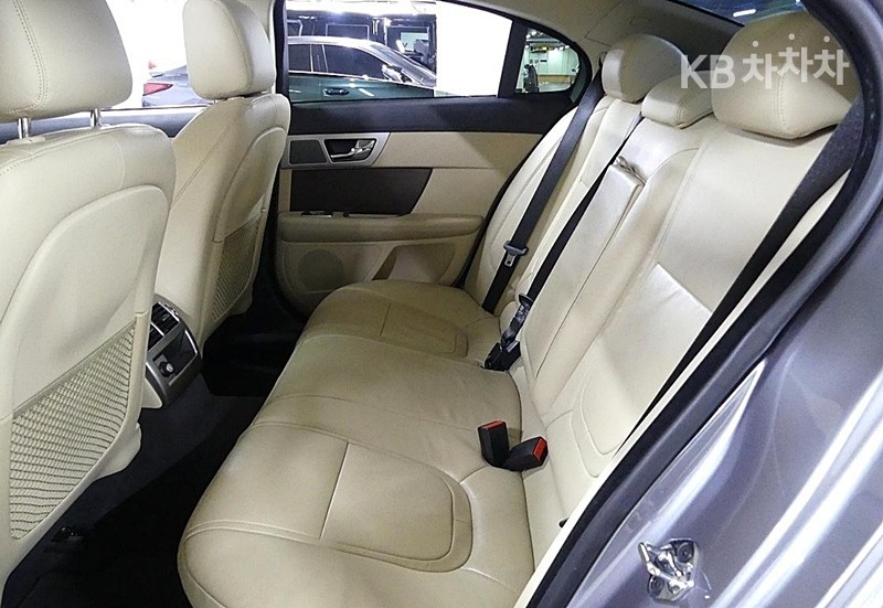 Jaguar XF — miniaturë 17