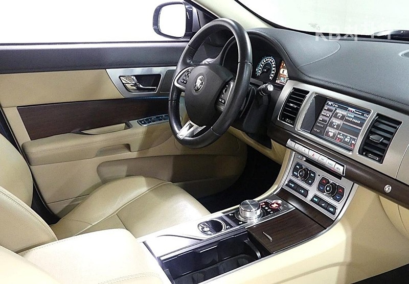 Jaguar XF — miniaturë 23