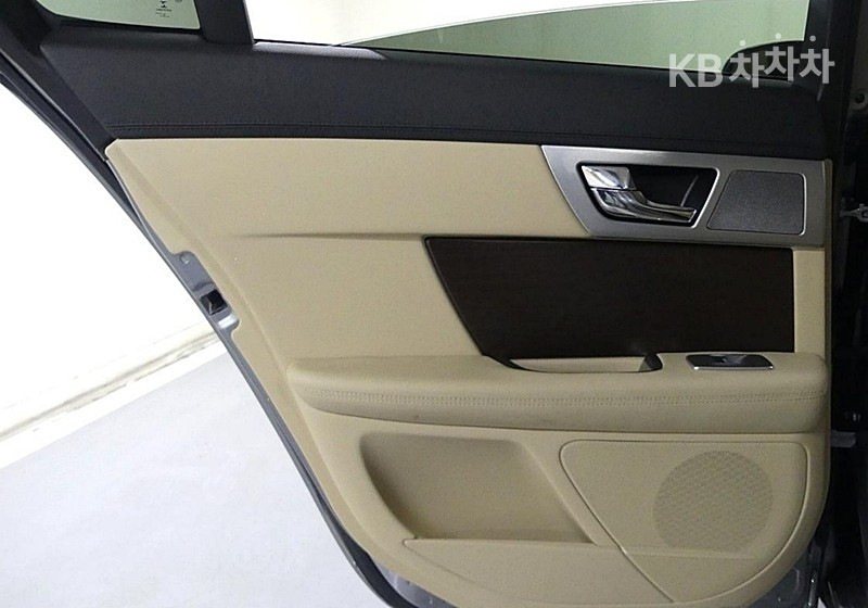 Jaguar XF — miniaturë 24