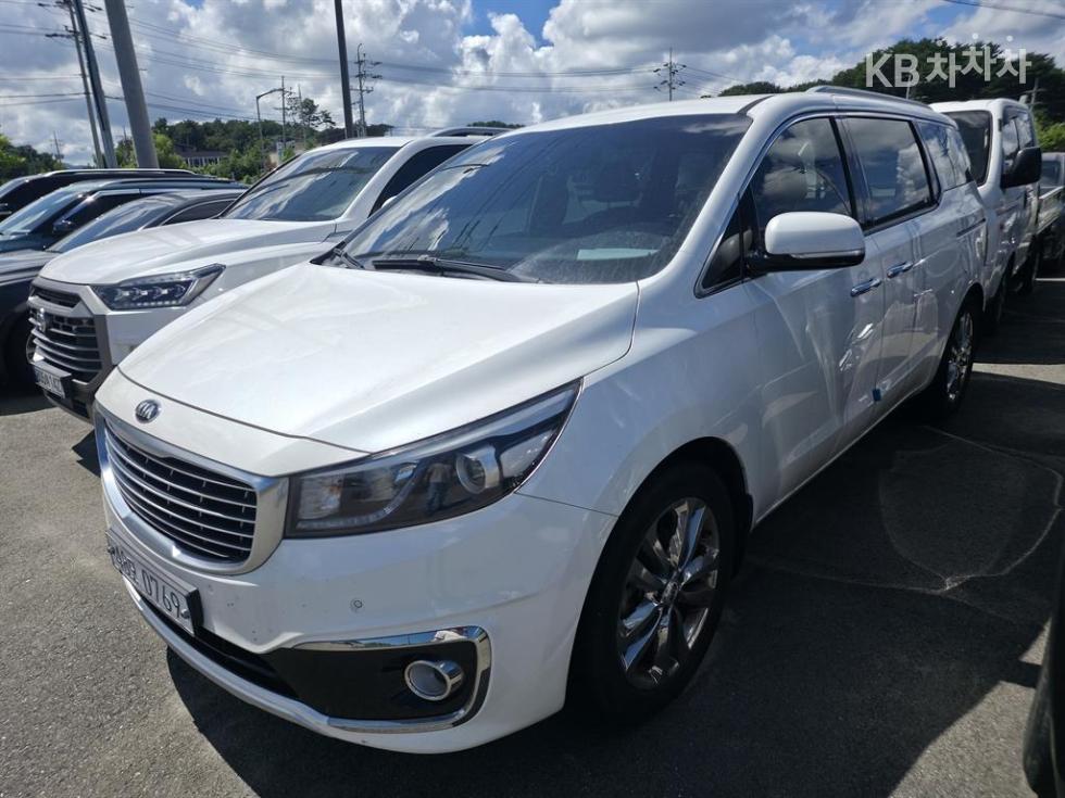 Kia Carnival — miniaturë 2