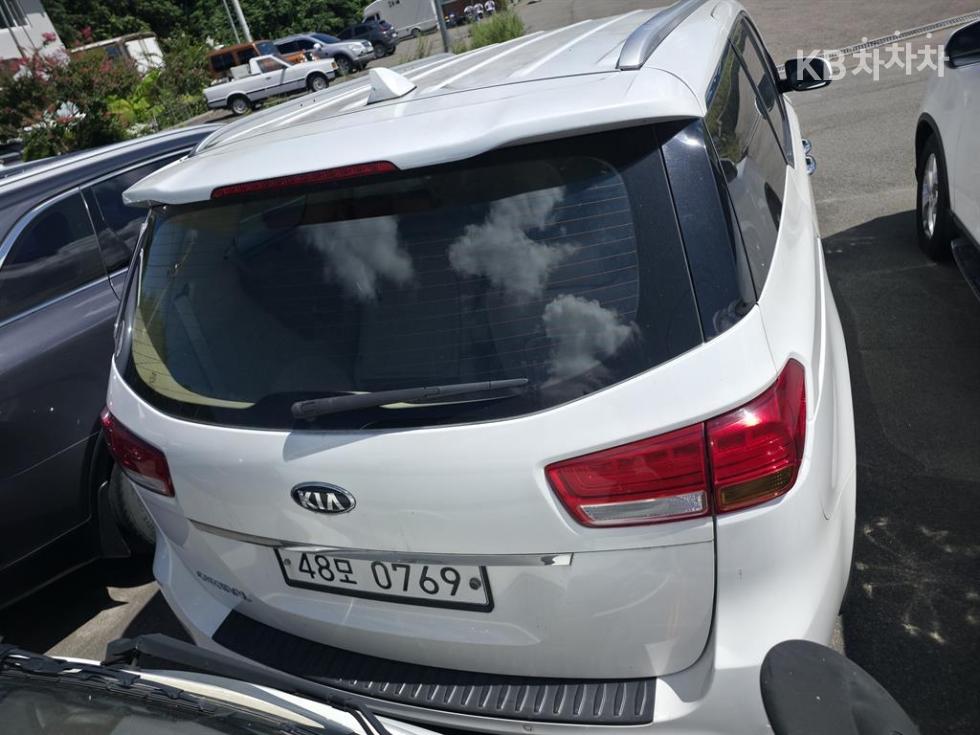 Kia Carnival — miniaturë 5