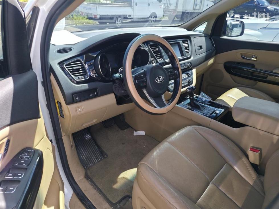 Kia Carnival — miniaturë 6