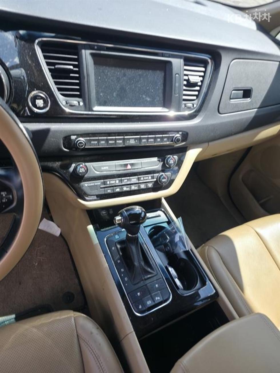 Kia Carnival — miniaturë 7
