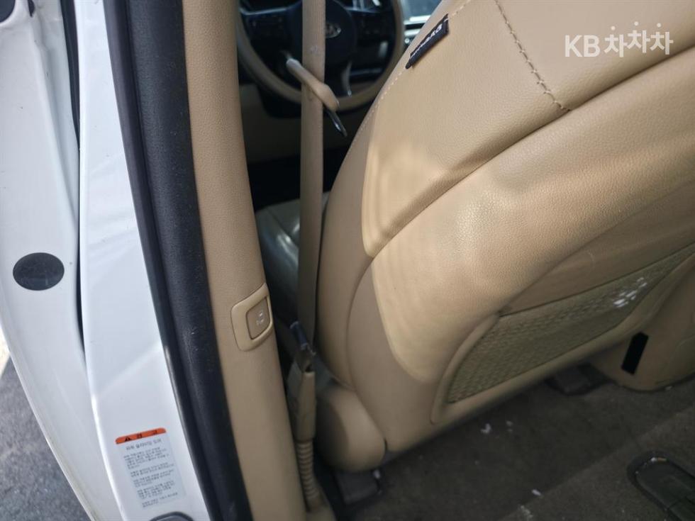 Kia Carnival — miniaturë 8