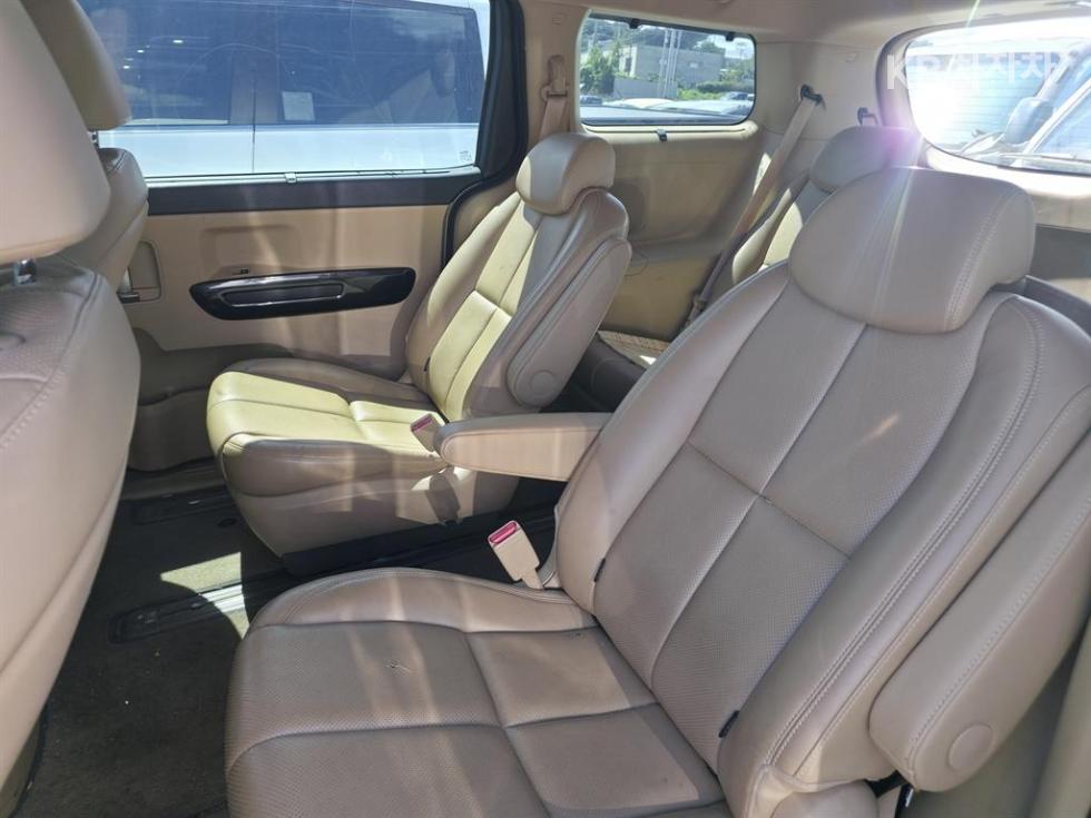 Kia Carnival — miniaturë 9