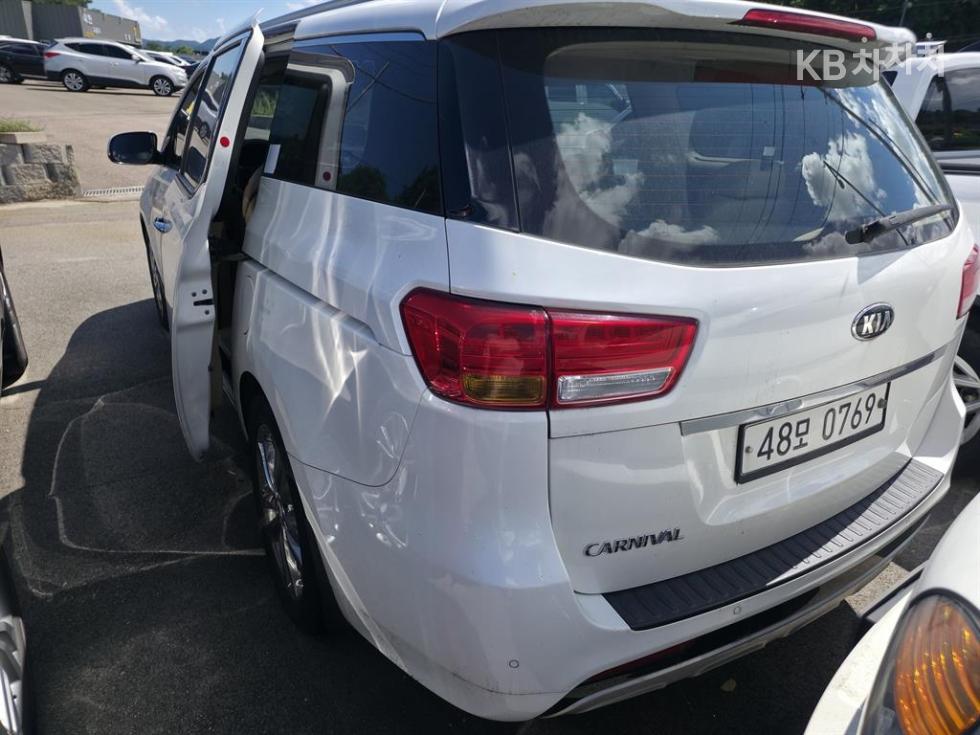 Kia Carnival — miniaturë 10