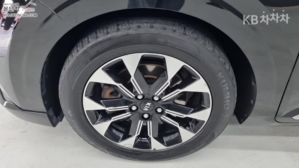 Kia Carnival — miniaturë 6