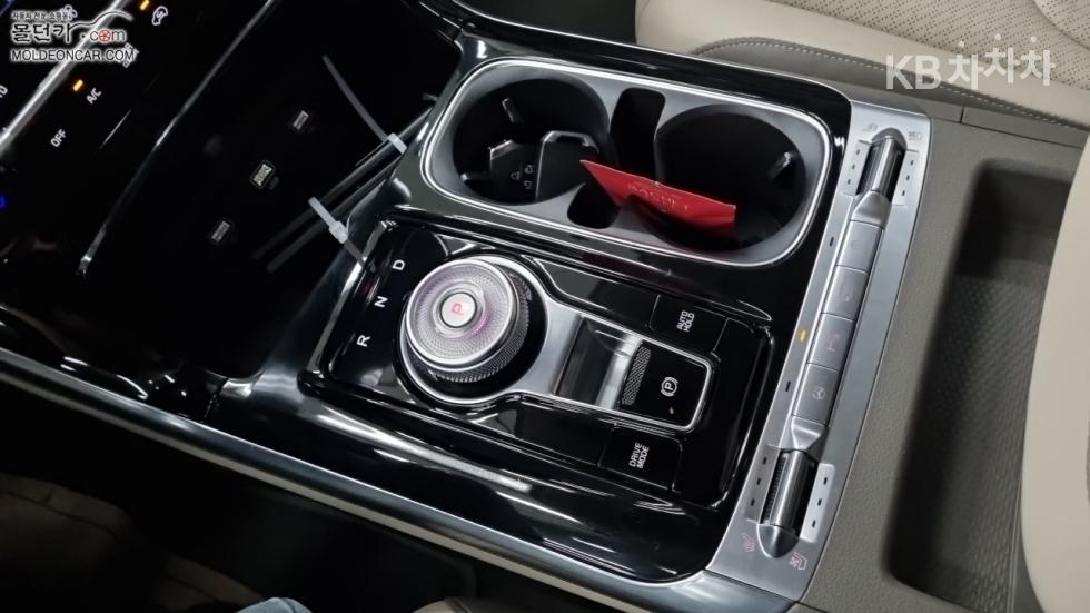 Kia Carnival — miniaturë 14
