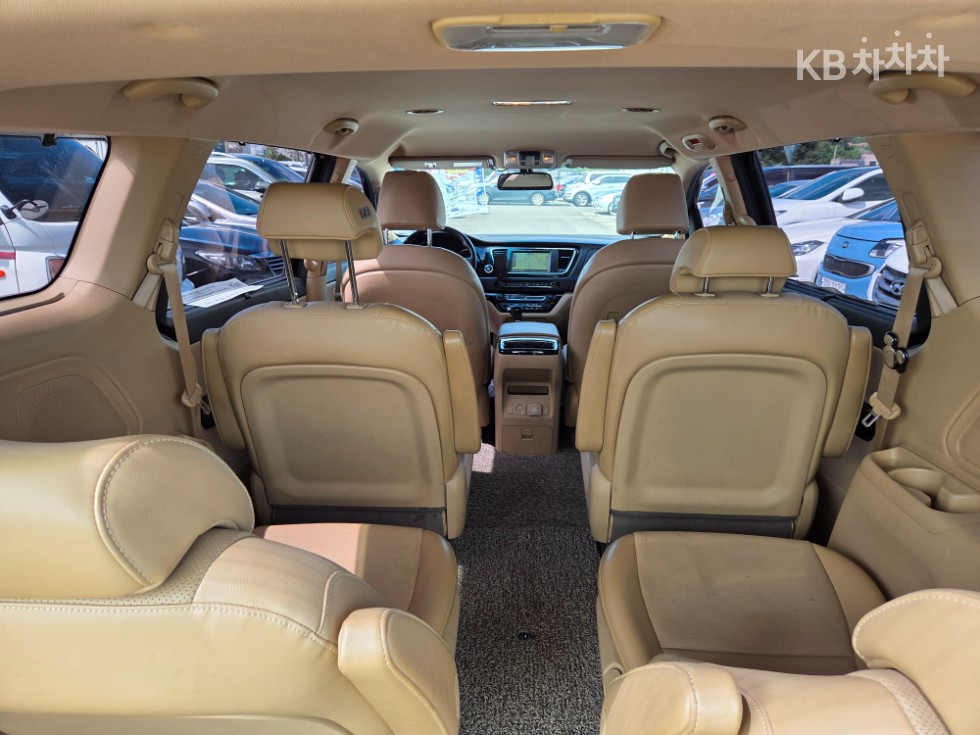 Kia Carnival — miniaturë 7