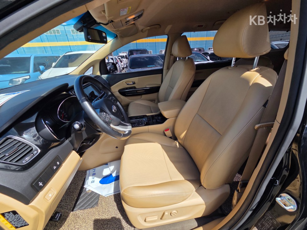 Kia Carnival — miniaturë 8