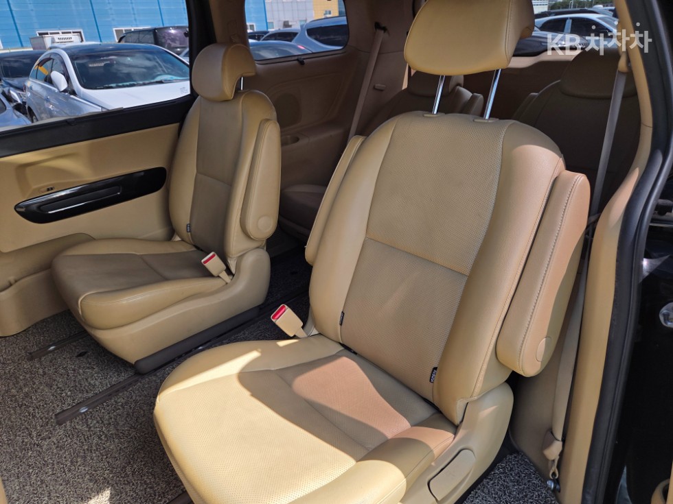 Kia Carnival — miniaturë 9