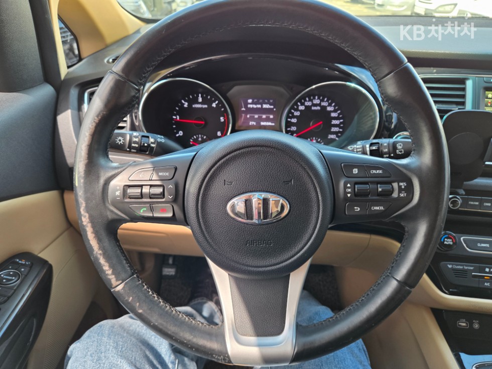 Kia Carnival — miniaturë 10
