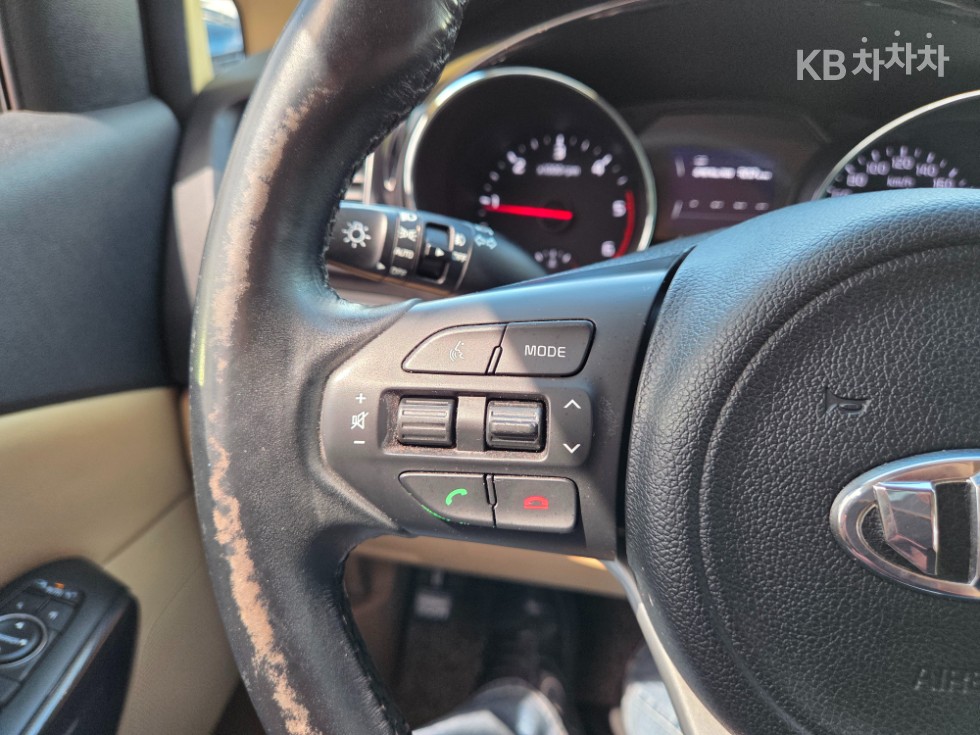 Kia Carnival — miniaturë 13