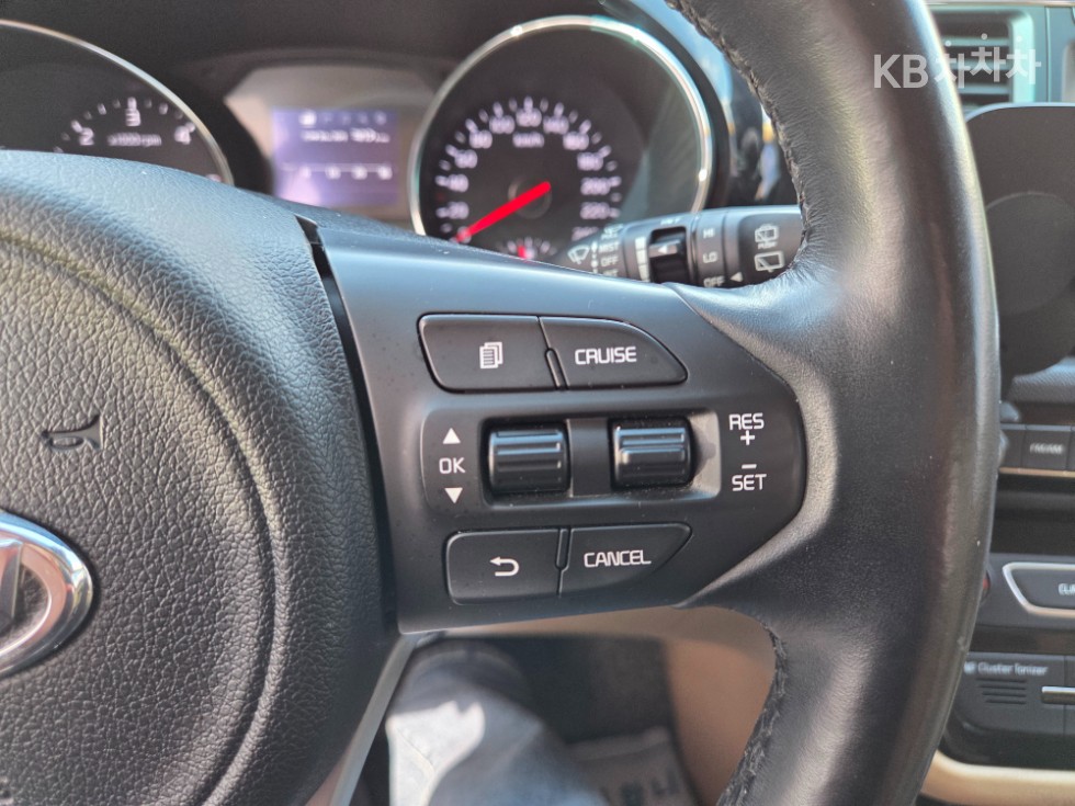 Kia Carnival — miniaturë 14