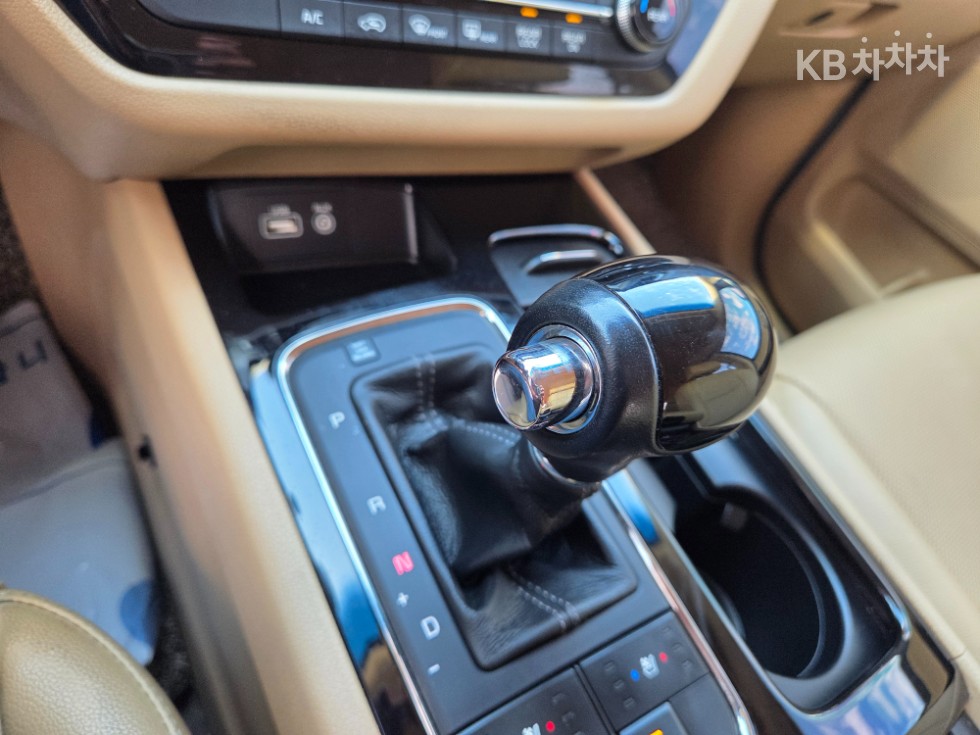 Kia Carnival — miniaturë 21