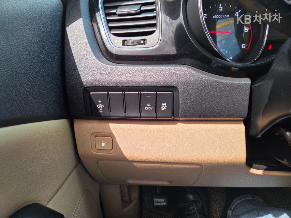 Kia Carnival — miniaturë 23
