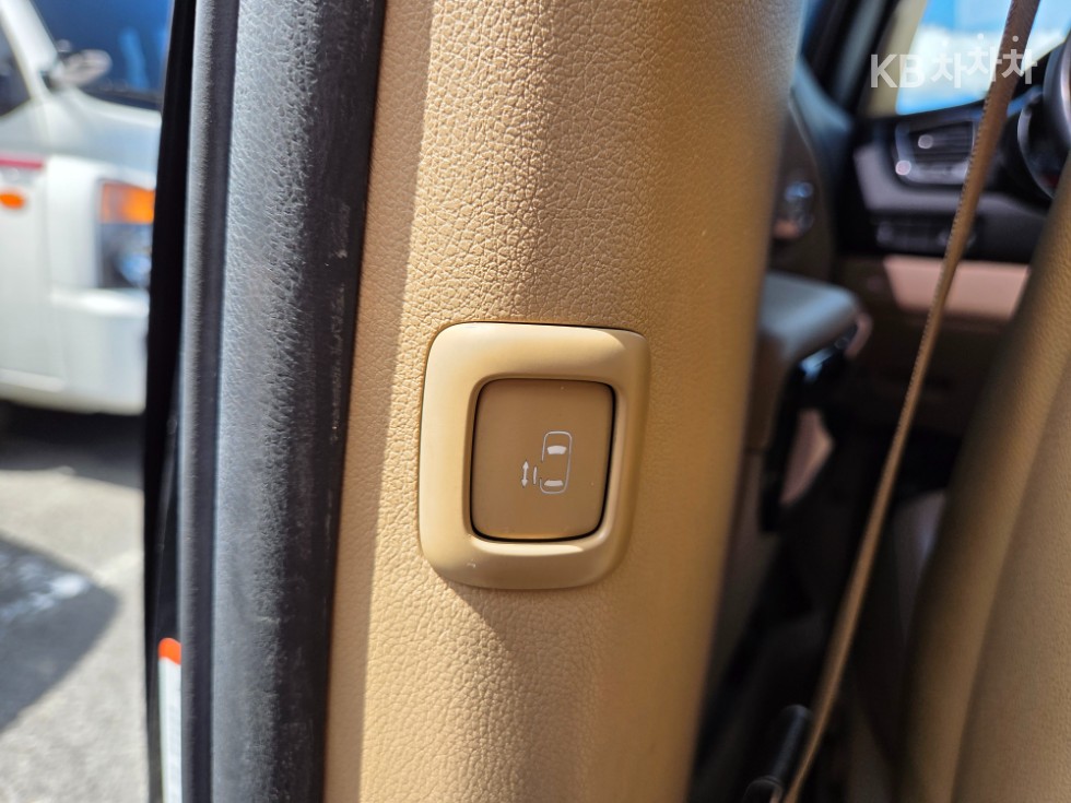 Kia Carnival — miniaturë 25