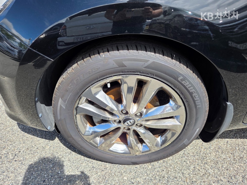 Kia Carnival — miniaturë 27