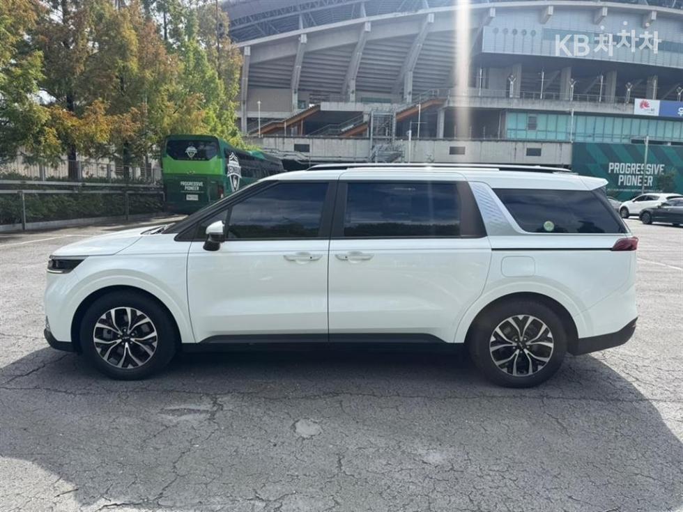 Kia Carnival — miniaturë 2