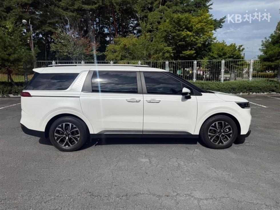 Kia Carnival — miniaturë 4