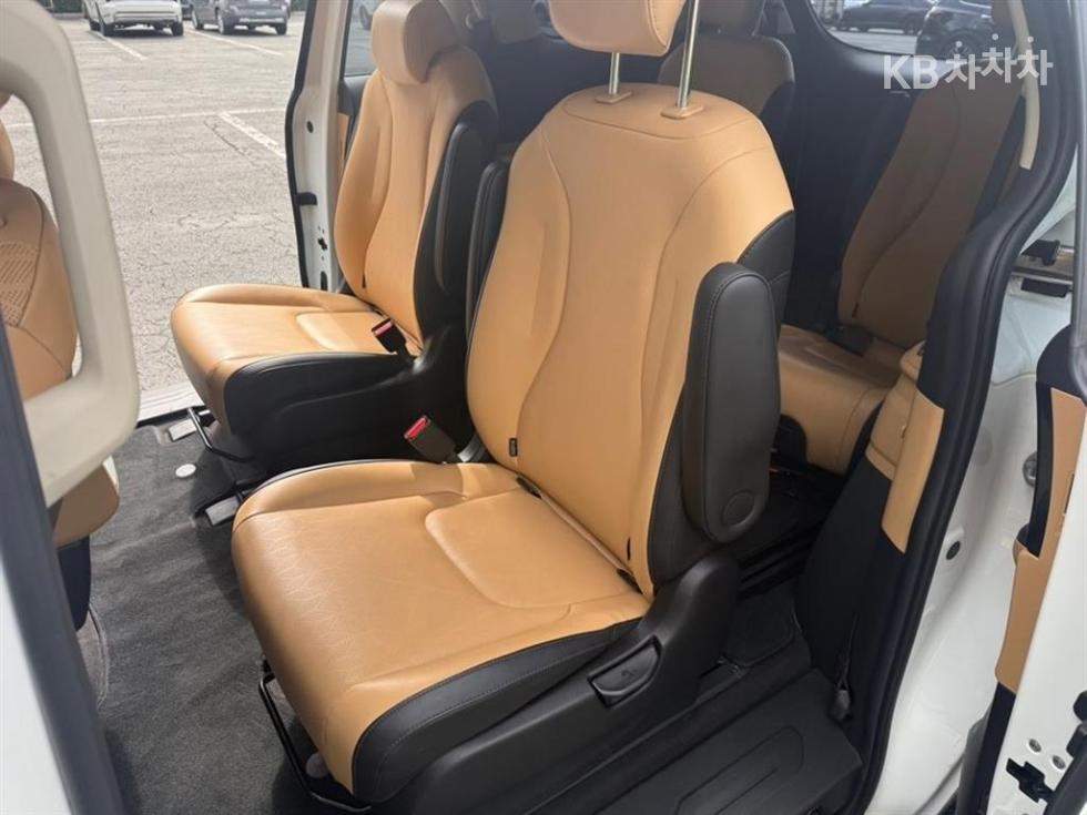 Kia Carnival — miniaturë 15