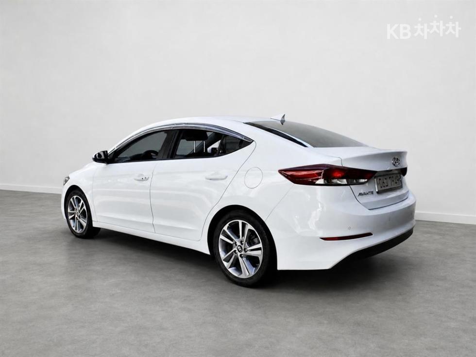 Hyundai Avante — miniaturë 4