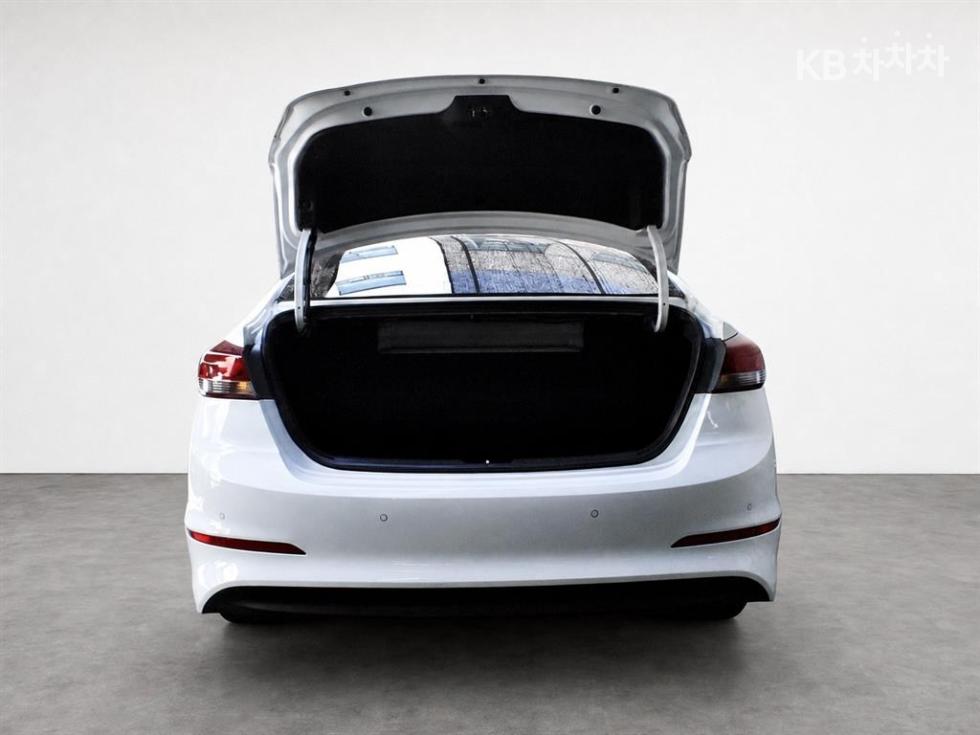 Hyundai Avante — miniaturë 18