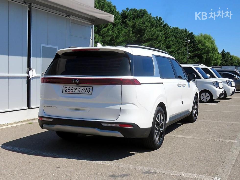 Kia Carnival — miniaturë 4