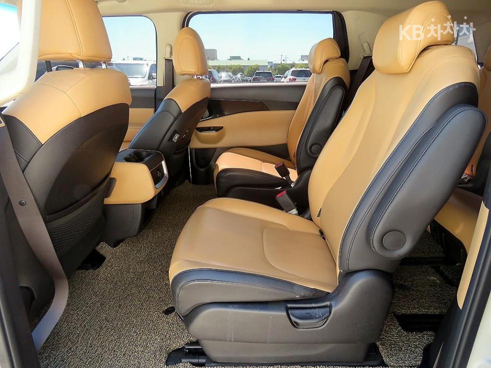 Kia Carnival — miniaturë 7