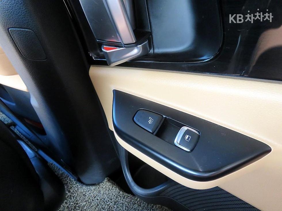 Kia Carnival — miniaturë 10